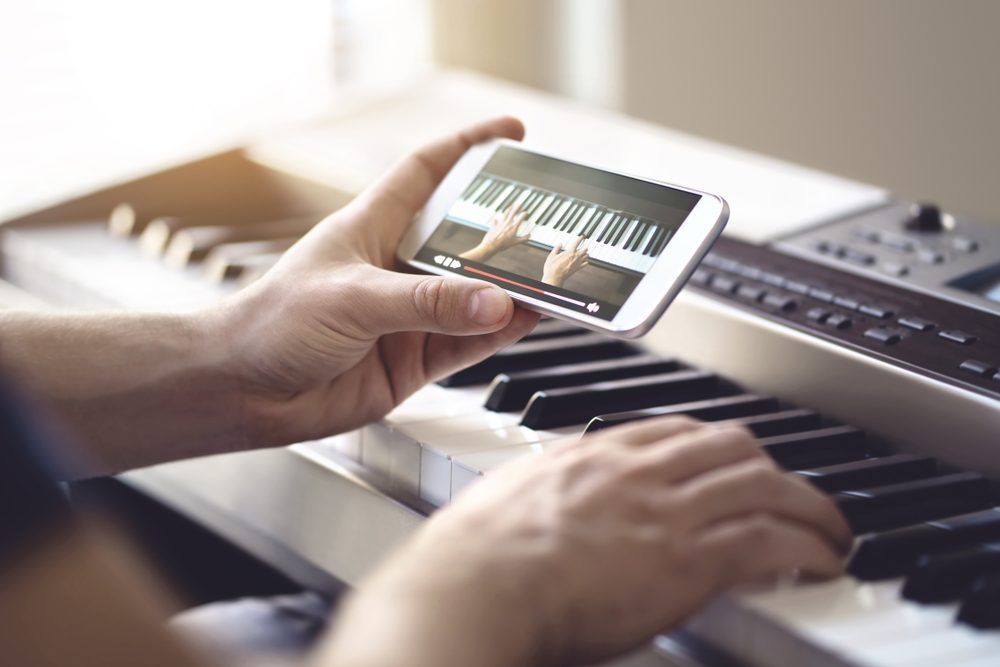 Leren pianospelen met een app